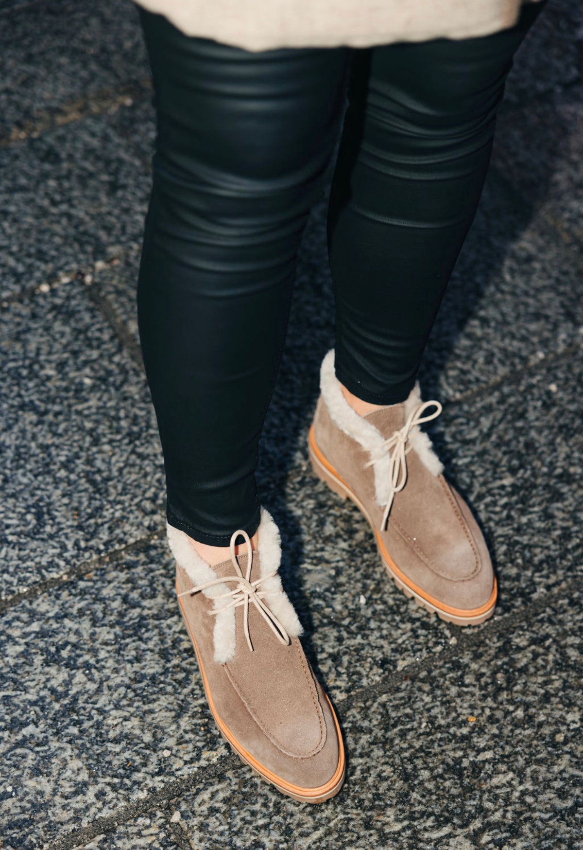 Lace-up ankle boots taupe lined