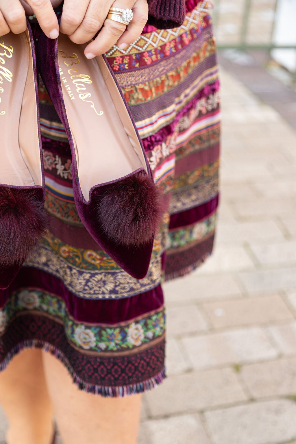 Bordeaux Pompon Samt Pointy